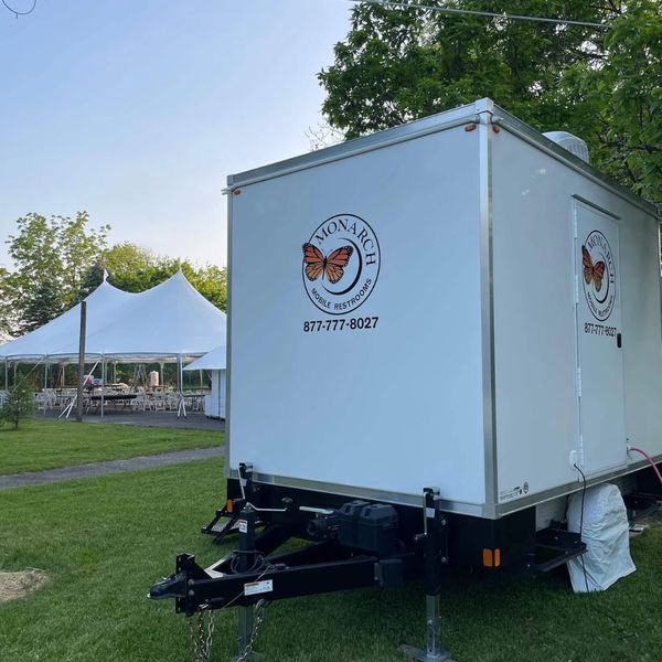 2 stall unit outside of event with canopy