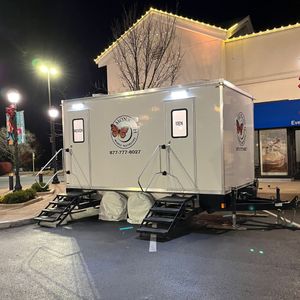 5 stall unti outside of shopping area