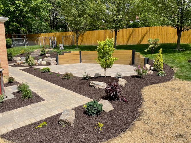 Image of a hardscape design in a yard Image of a hardscape design in a yard