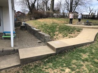 Retaining_wall_and_yard_grading-before.jpg