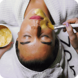 Image of a lady with a facemask