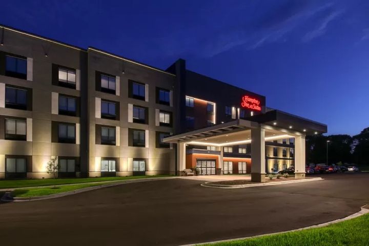 Hampton Inn - Marshfield CTA Pic.jpeg