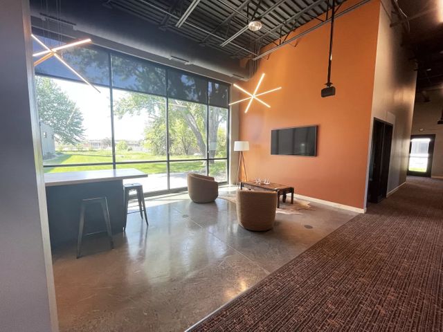 Compass Real Estate Gallery Pic 9.jpeg