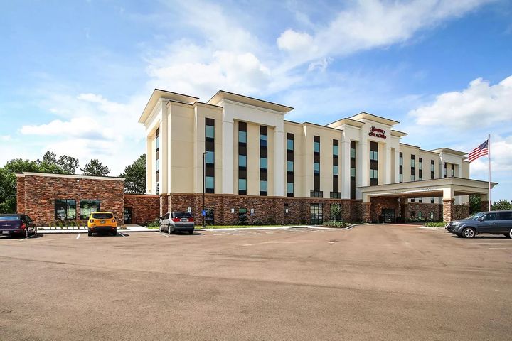 Hampton Inn - Menomonie Gallery Pic 3.jpeg
