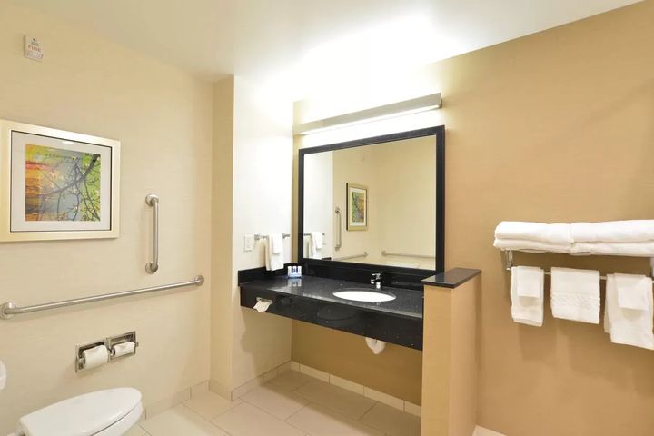 Fairfield Inn by Marriott Gallery Pic 12.jpeg