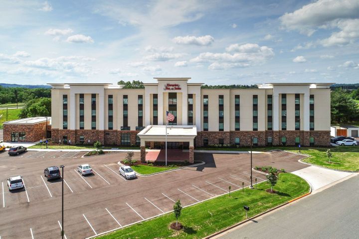 Hampton Inn - Menomonie, WI