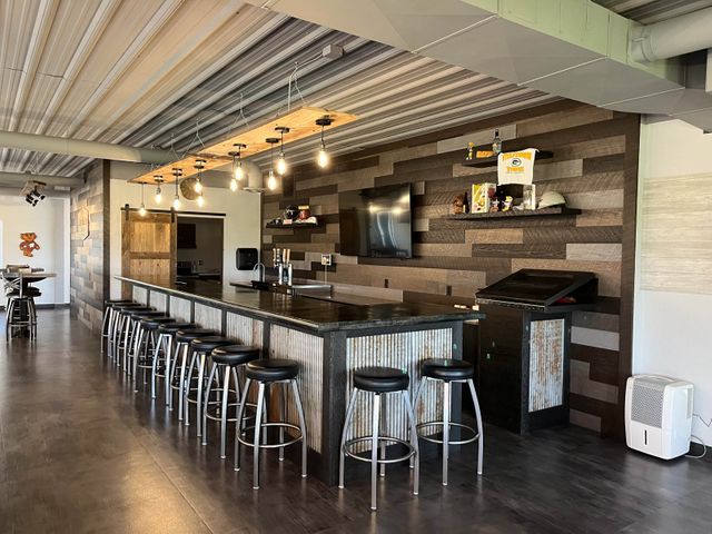Bar at Elite Extra in Eau Claire, WI - Hoeft Builders