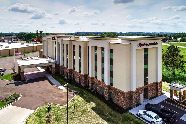 Hampton Inn - Menomonie Gallery Pic 2.jpeg