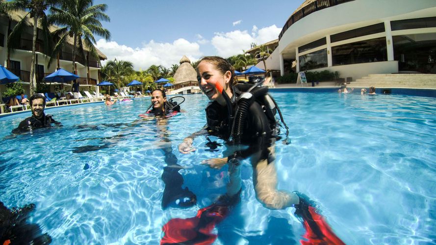 SCUBA-Diver-Pool-Class-Fun